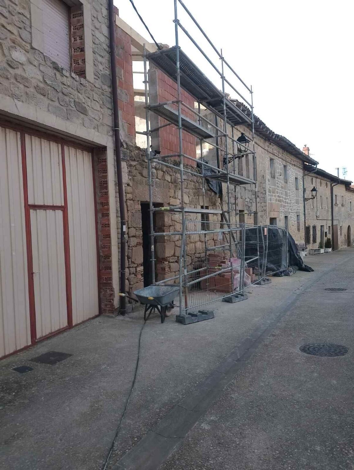 Reparación de goteras urgentes e impermeabilización de tejado en Cantabria por Reformas y Tejados Rilova